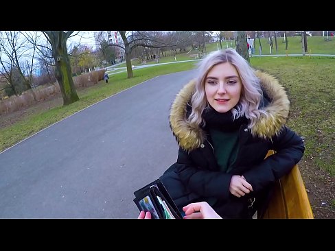 ❤️ Gleypir heitt ásamt ókunnugra fyrir peninga - blástur í garðinum eftir Evu Elfie ❌ Klám á is.thebestfetishsites.ru ☑